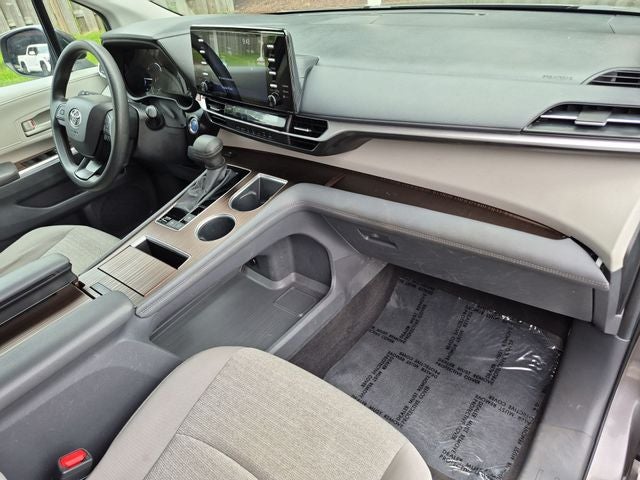 2024 Toyota Sienna LE 8 Passenger