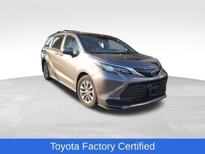 2024 Toyota Sienna LE 8 Passenger