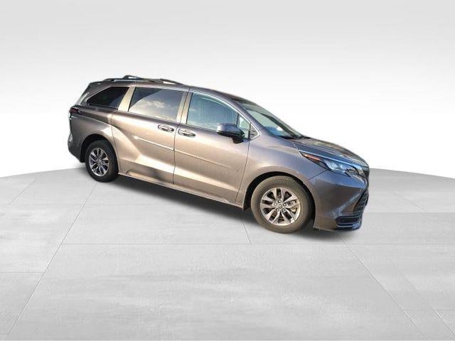 2024 Toyota Sienna LE 8 Passenger