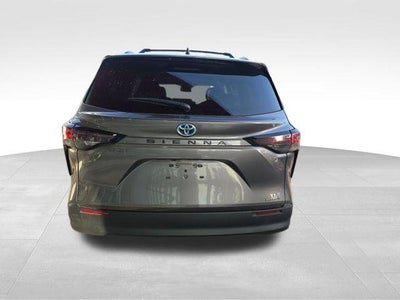 2024 Toyota Sienna LE 8 Passenger
