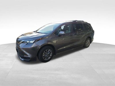 2024 Toyota Sienna LE 8 Passenger