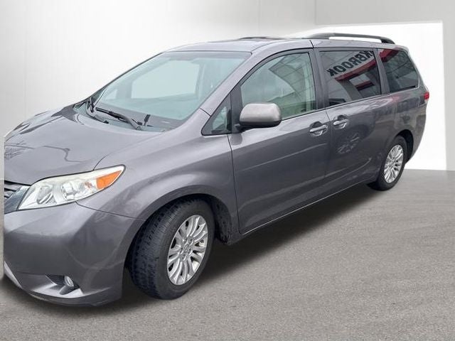 2014 Toyota SIENNA XLE 3.5L XLE 8 Passenger