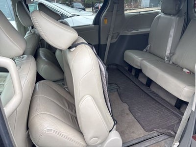 2014 Toyota SIENNA XLE 3.5L XLE 8 Passenger