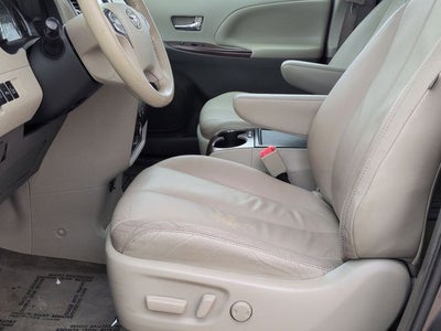 2014 Toyota SIENNA XLE 3.5L XLE 8 Passenger