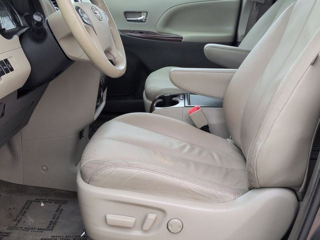 2014 Toyota SIENNA XLE 3.5L XLE 8 Passenger