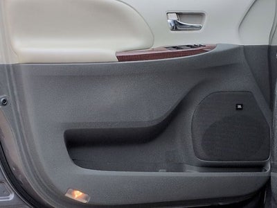 2014 Toyota SIENNA XLE 3.5L XLE 8 Passenger