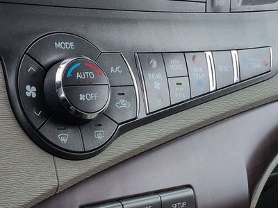 2014 Toyota SIENNA XLE 3.5L XLE 8 Passenger