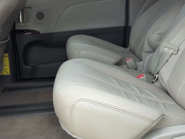 2014 Toyota SIENNA XLE 3.5L XLE 8 Passenger