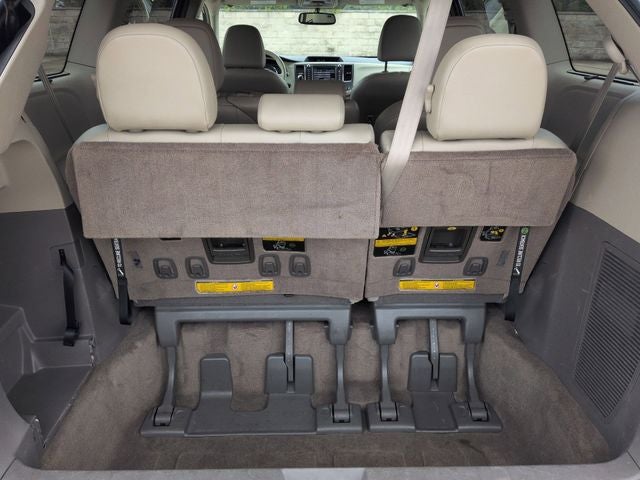 2014 Toyota SIENNA XLE 3.5L XLE 8 Passenger