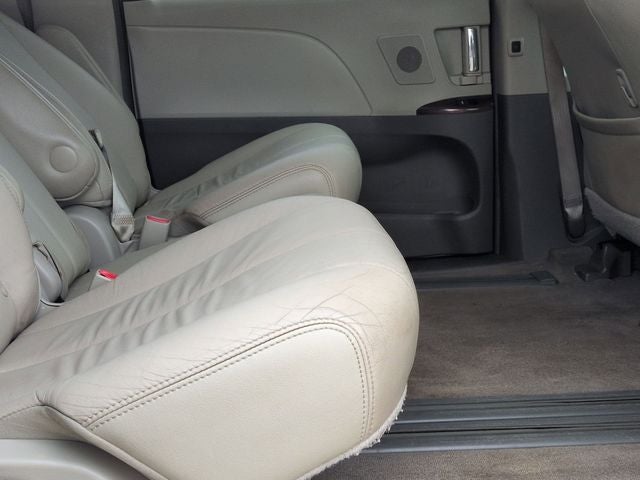 2014 Toyota SIENNA XLE 3.5L XLE 8 Passenger