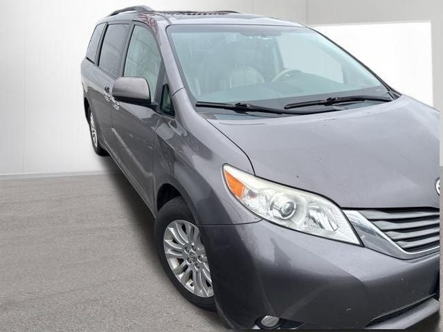 2014 Toyota SIENNA XLE 3.5L XLE 8 Passenger