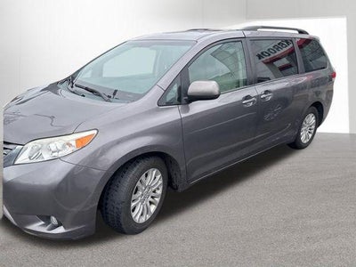 2014 Toyota SIENNA XLE 3.5L XLE 8 Passenger