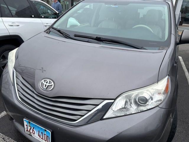 2014 Toyota SIENNA XLE 3.5L XLE 8 Passenger