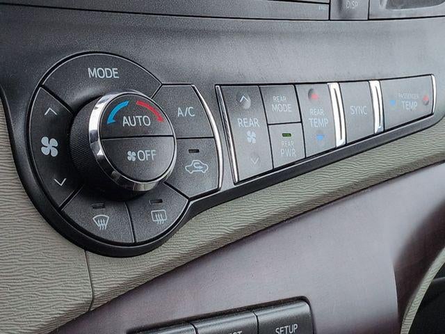 2014 Toyota SIENNA XLE 3.5L XLE 8 Passenger