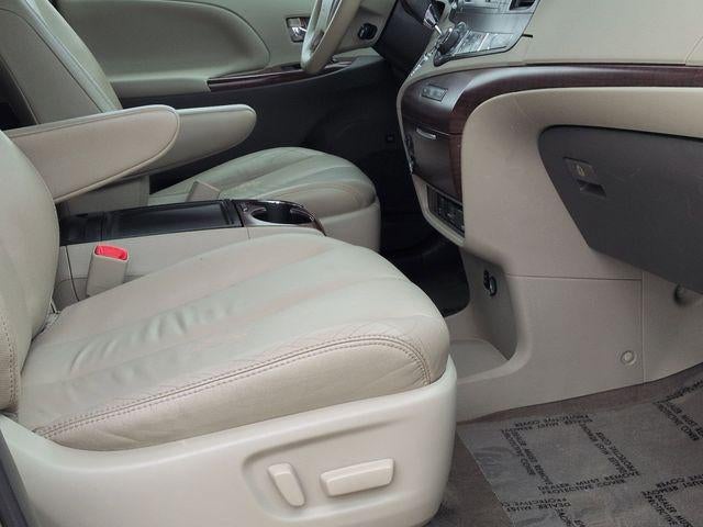 2014 Toyota SIENNA XLE 3.5L XLE 8 Passenger
