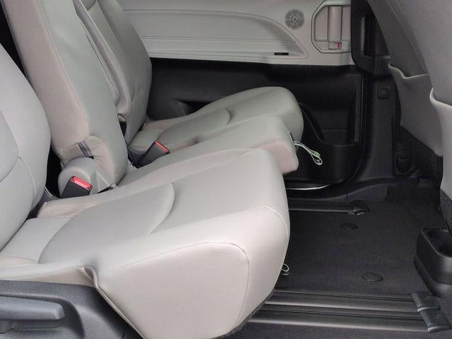 2026 Toyota SIENNA XLE XLE 8 Passenger