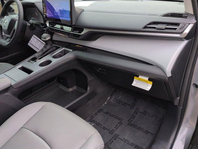 2026 Toyota SIENNA XLE XLE 8 Passenger