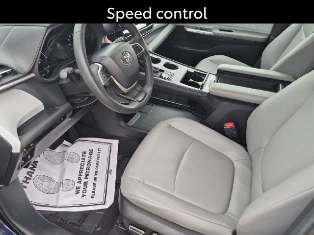 2025 Toyota Sienna XLE 8 Passenger