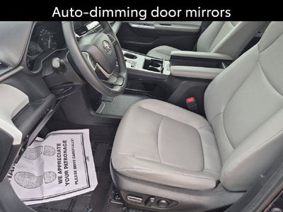2025 Toyota Sienna XLE 8 Passenger