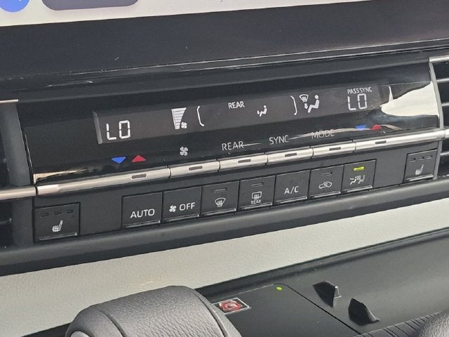 2025 Toyota Sienna XLE 8 Passenger