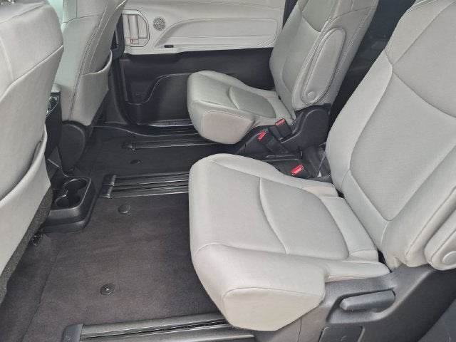 2025 Toyota Sienna XLE 8 Passenger