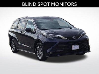 2025 Toyota Sienna XLE 8 Passenger