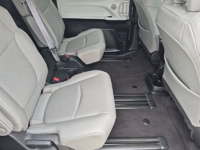 2025 Toyota Sienna XLE 8 Passenger