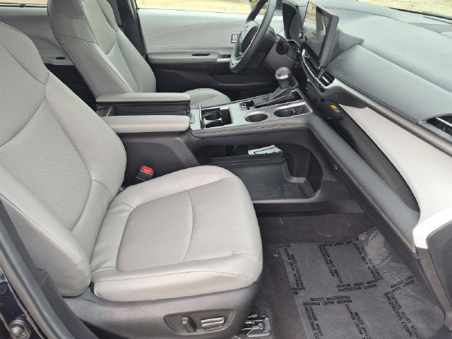 2025 Toyota Sienna XLE 8 Passenger