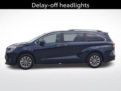 2025 Toyota Sienna XLE 8 Passenger