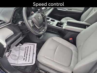 2025 Toyota Sienna XLE 8 Passenger