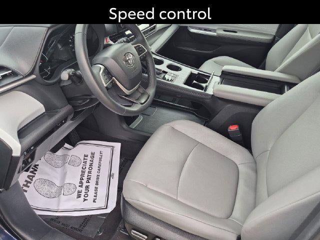 2025 Toyota Sienna XLE 8 Passenger