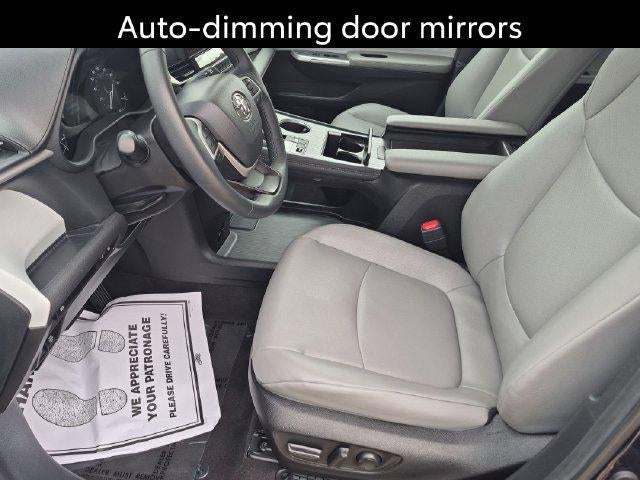 2025 Toyota Sienna XLE 8 Passenger