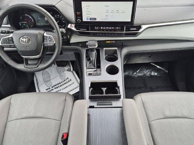 2025 Toyota Sienna XLE 8 Passenger