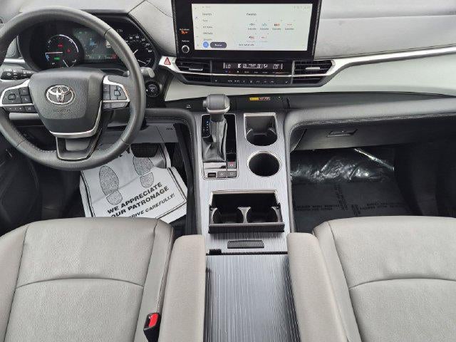 2025 Toyota Sienna XLE 8 Passenger