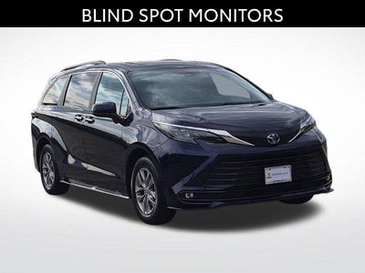 2025 Toyota Sienna XLE 8 Passenger