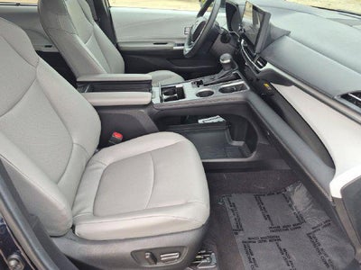 2025 Toyota Sienna XLE 8 Passenger