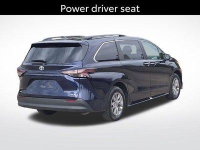 2025 Toyota Sienna XLE 8 Passenger
