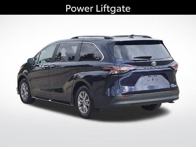 2025 Toyota Sienna XLE 8 Passenger