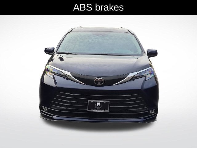 2026 Toyota Sienna XLE 8 Passenger