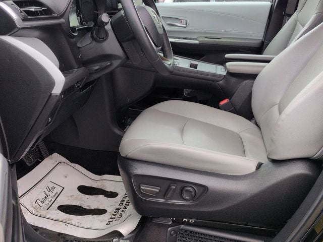 2025 Toyota SIENNA XLE XLE 8 Passenger