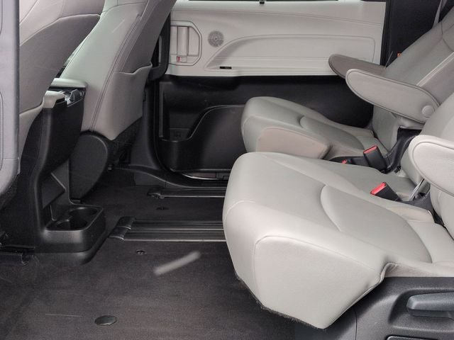 2025 Toyota SIENNA XLE XLE 8 Passenger