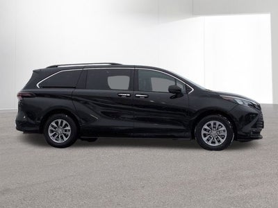 2025 Toyota SIENNA XLE XLE 8 Passenger