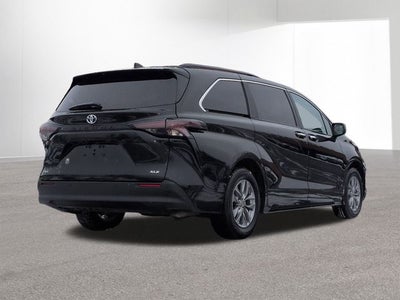 2025 Toyota SIENNA XLE XLE 8 Passenger