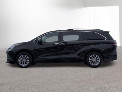 2025 Toyota SIENNA XLE XLE 8 Passenger