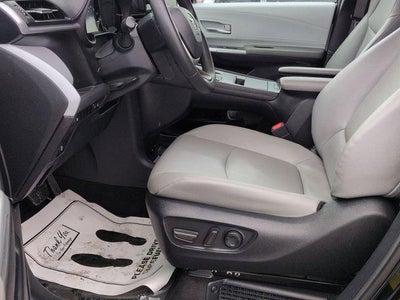 2025 Toyota SIENNA XLE XLE 8 Passenger