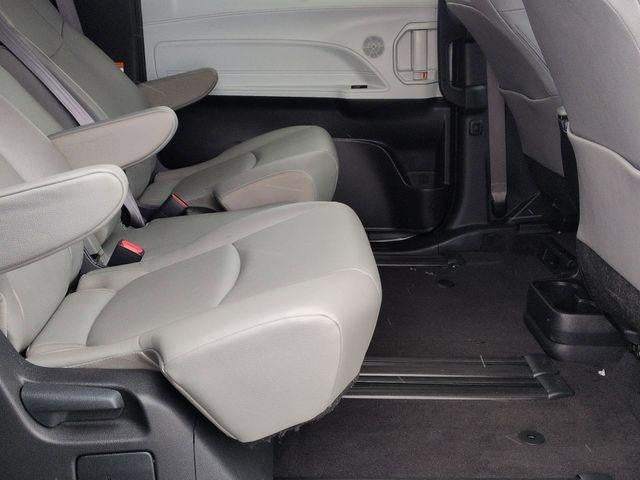 2025 Toyota SIENNA XLE XLE 8 Passenger