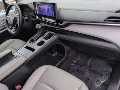 2025 Toyota SIENNA XLE XLE 8 Passenger