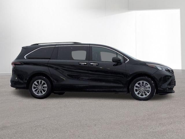 2025 Toyota SIENNA XLE XLE 8 Passenger