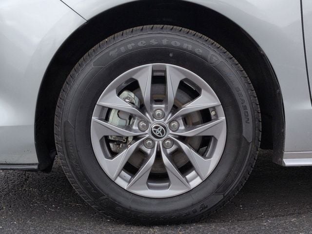 2025 Toyota SIENNA XLE XLE 8 Passenger