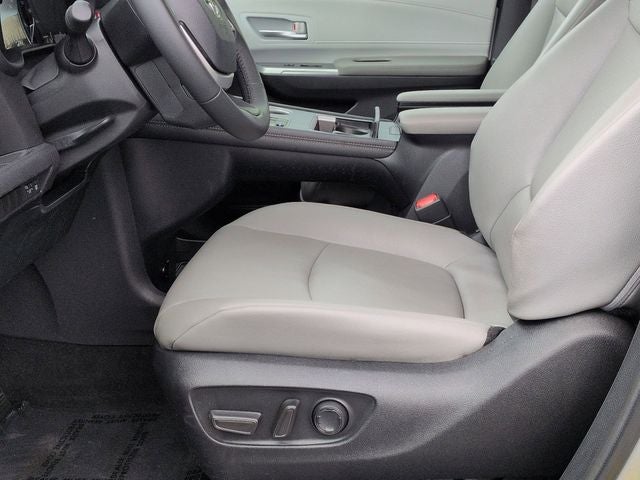 2025 Toyota SIENNA XLE XLE 8 Passenger